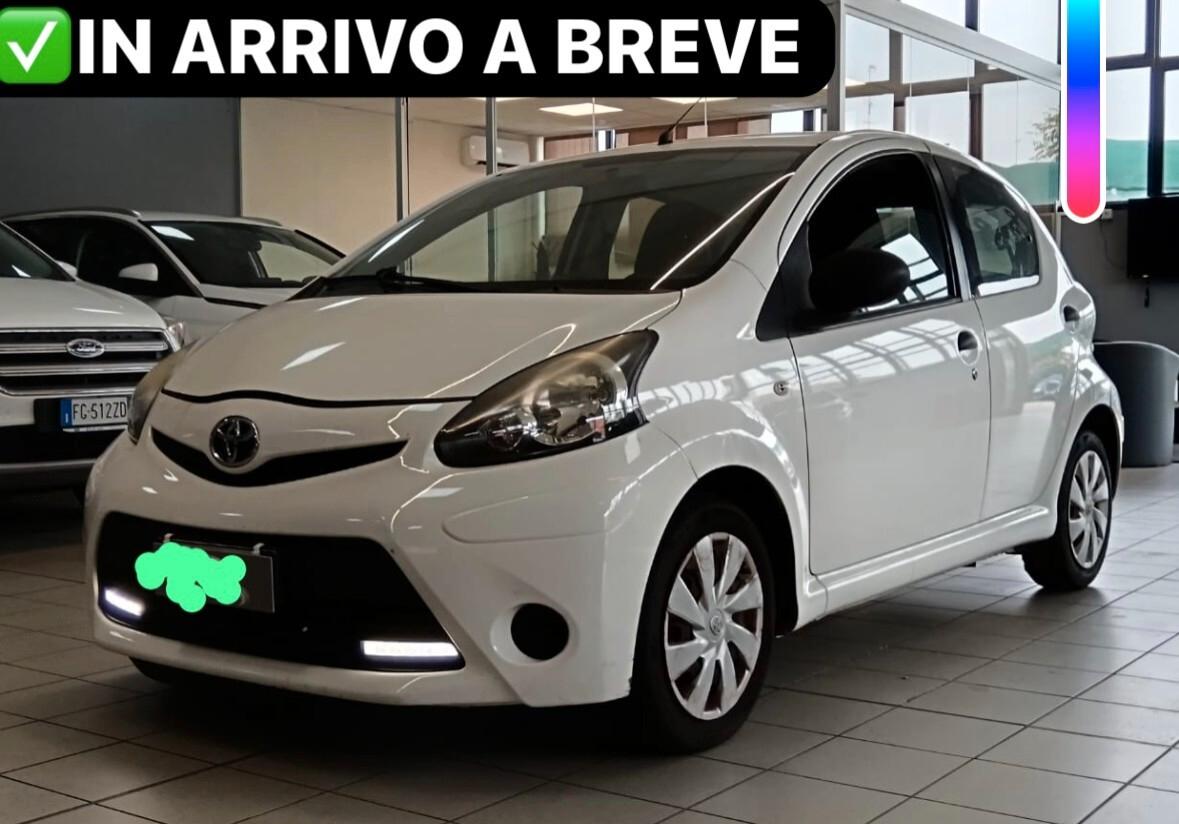 TOYOTA AYGO 1.0 12V 5P. LOUNGE NAVI PERFETTA