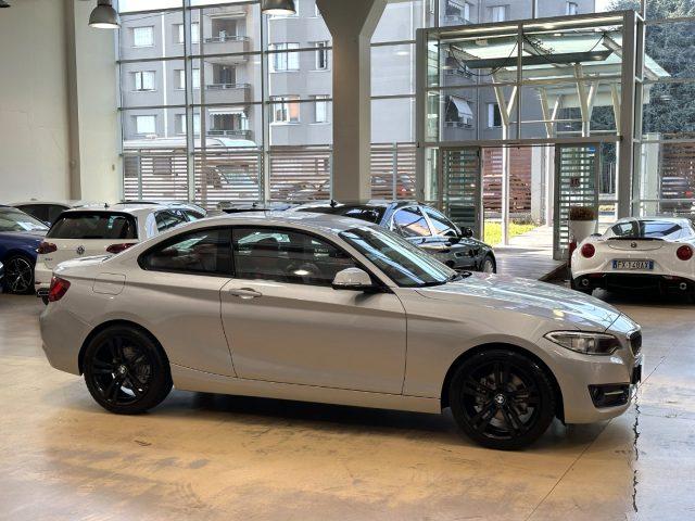 BMW 225 d Coupé Sport Auto - 18" - Navi PRO - Volante M