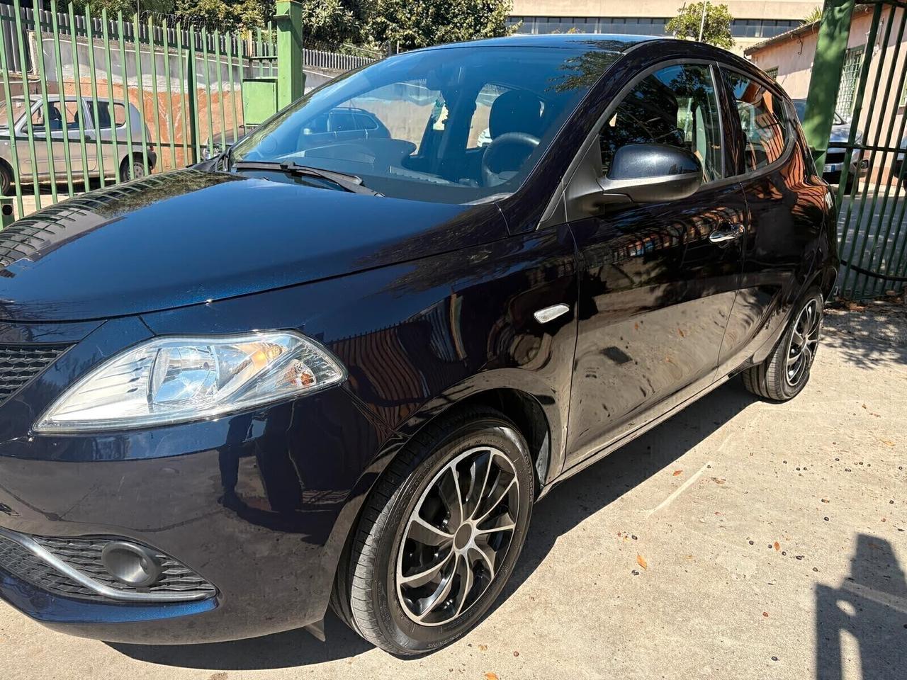 Lancia Ypsilon 1.2 69 CV per neopatentati