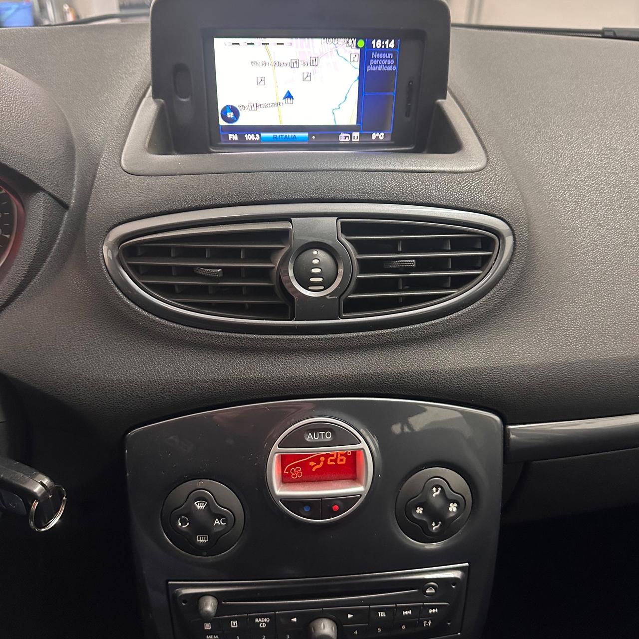 Renault Clio 1.2 16V 5 porte Le Iene NEOPATENTATI