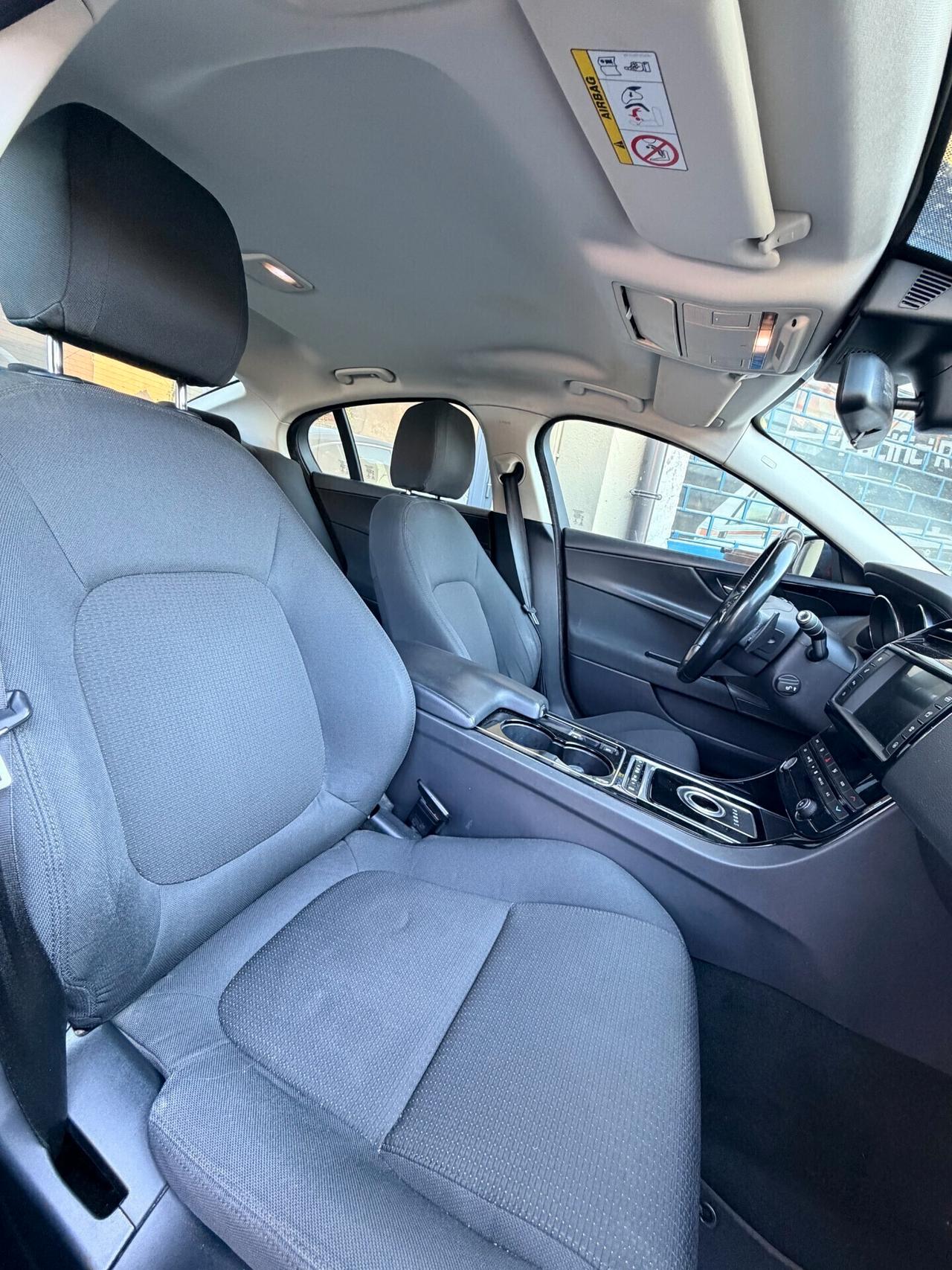 Jaguar XE 2.0 D Turbo 180CV Pure Business Edition