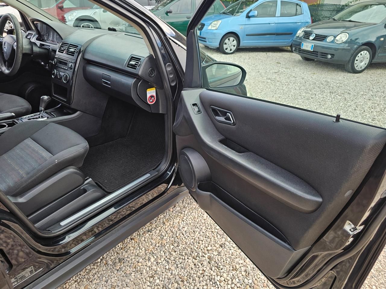 MERCEDES A180CDI 110CV CAMBIO AUTOMATICO ADATTA X NEOPATENTATI