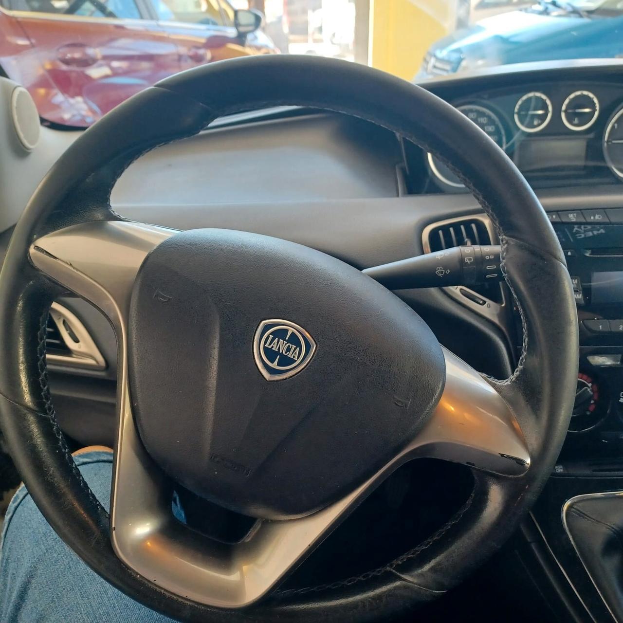 NEOPATENTATI LANCIA YPSILON 1.2 OTTIMO STATO