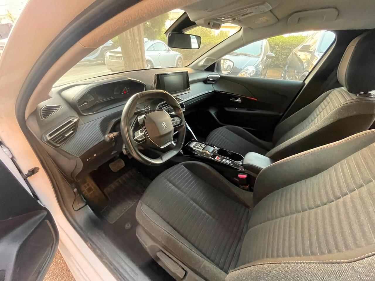 Peugeot 208 motore elettrico 136 CV 5 porte Active