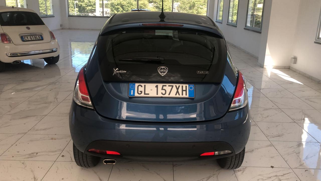 Lancia Ypsilon 1.0 FireFly 5 porte S&S Hybryd Gold