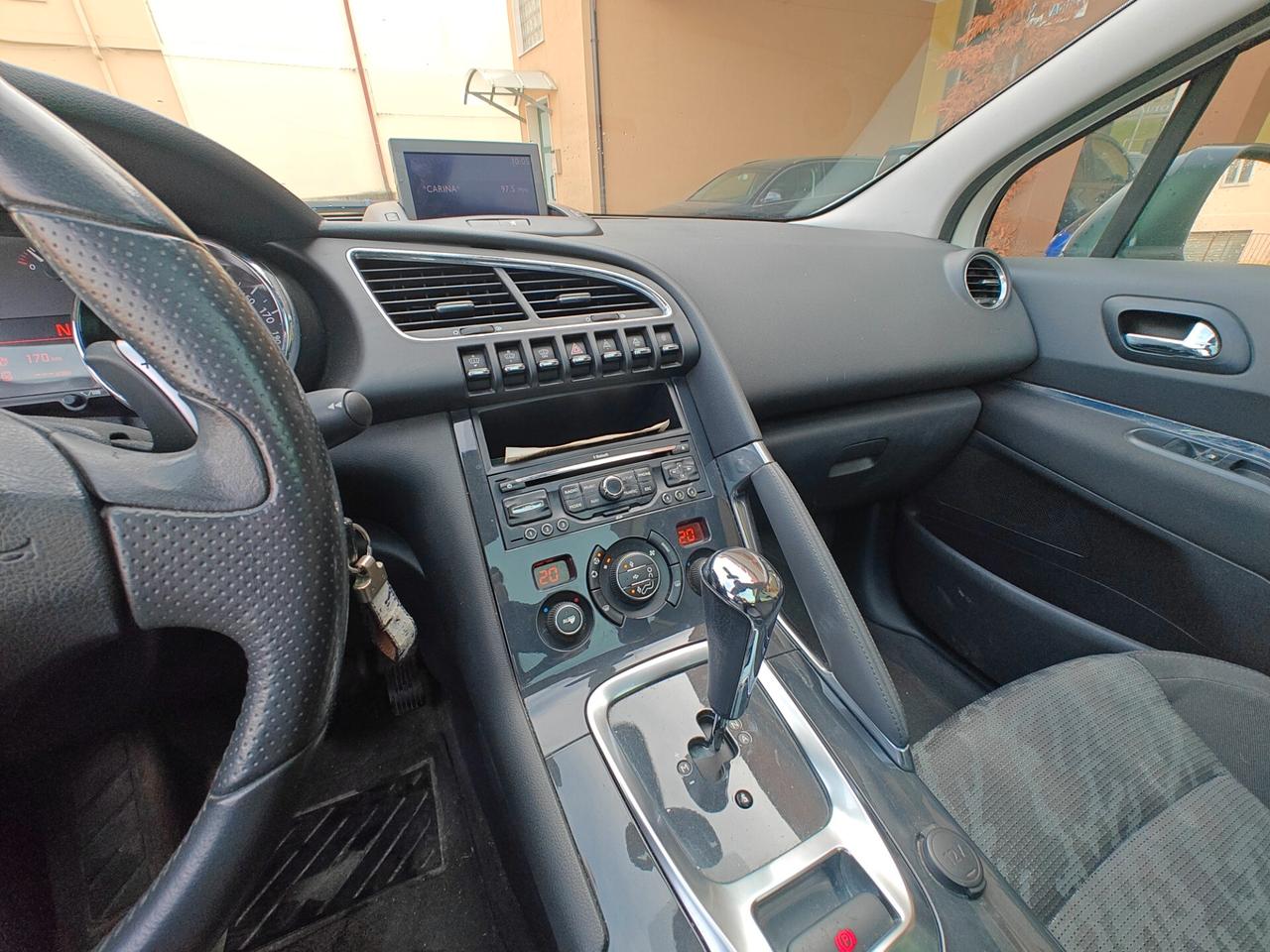 Peugeot 3008 1.6 HDi 112CV cambio robotizzato Business