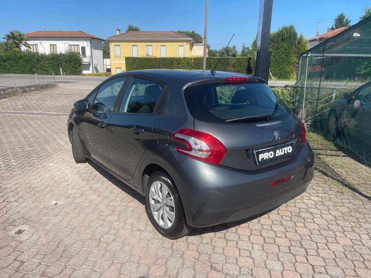 Peugeot 208 1.4 HDi 68 CV 5 porte Allure