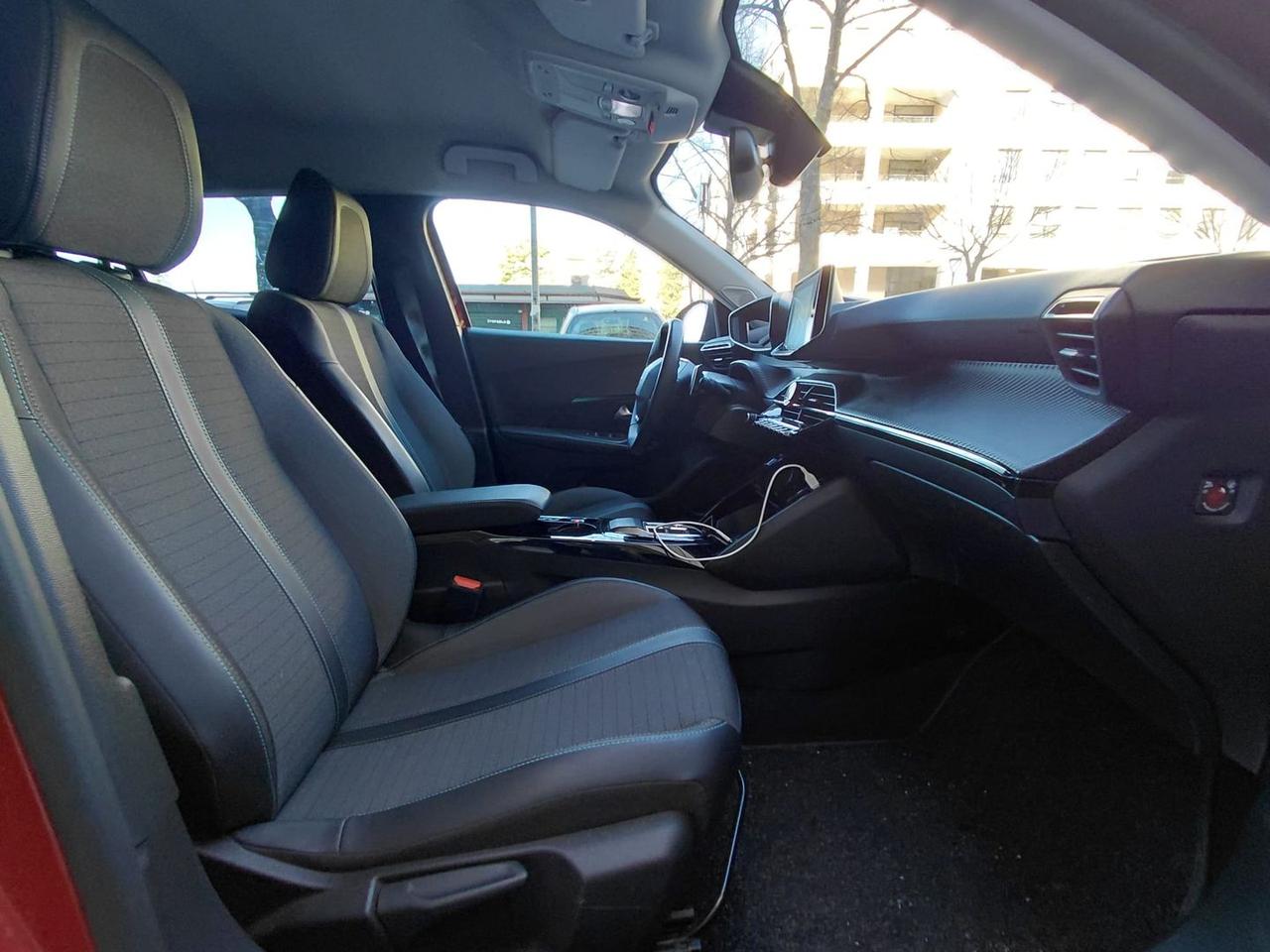 Peugeot 2008 Allure Pack 1.5 Blue HDI 130 #7949