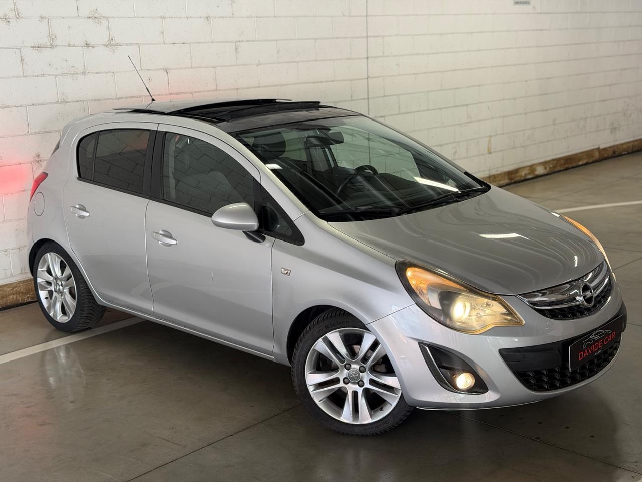 Opel Corsa 1.2 5 porte Club