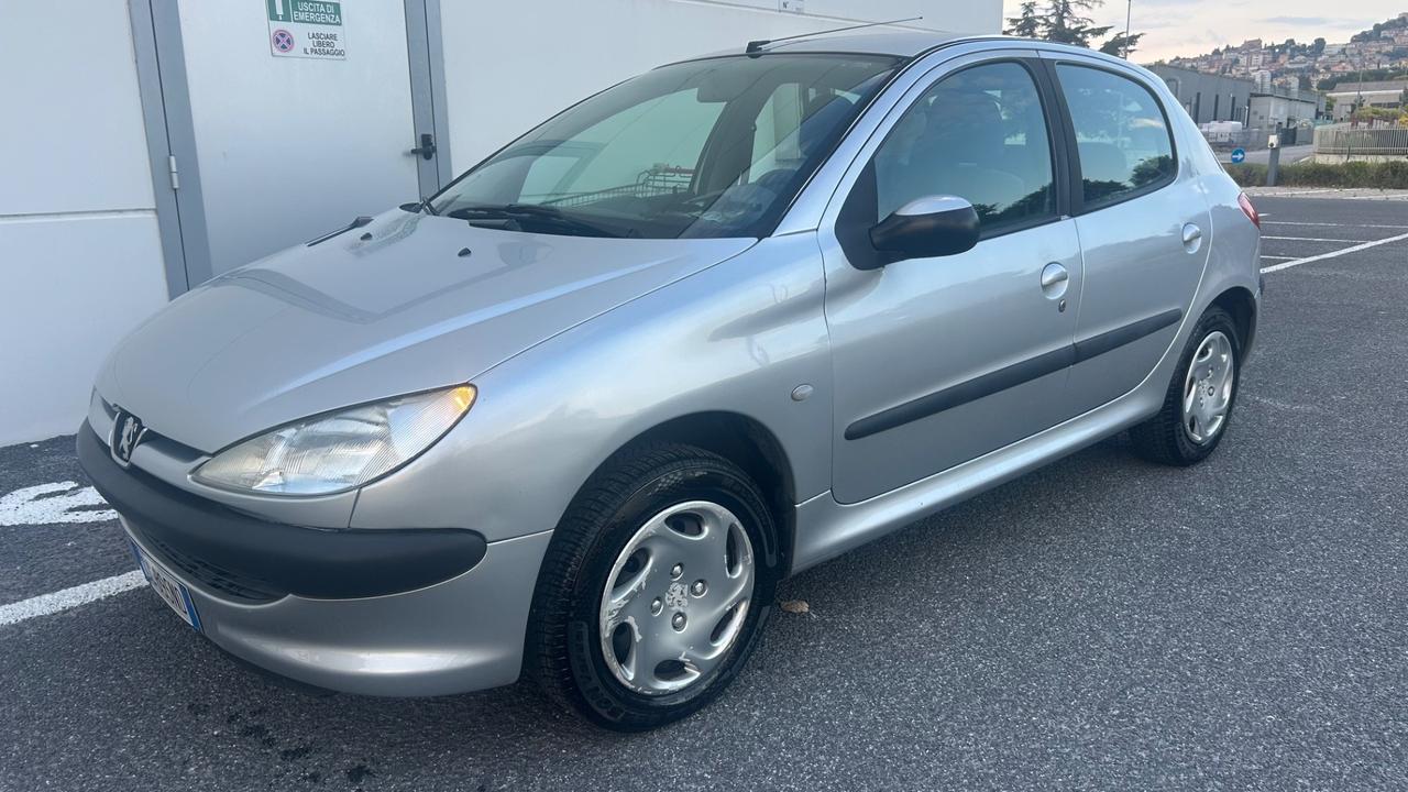 Peugeot 206 1.1 5p. XR