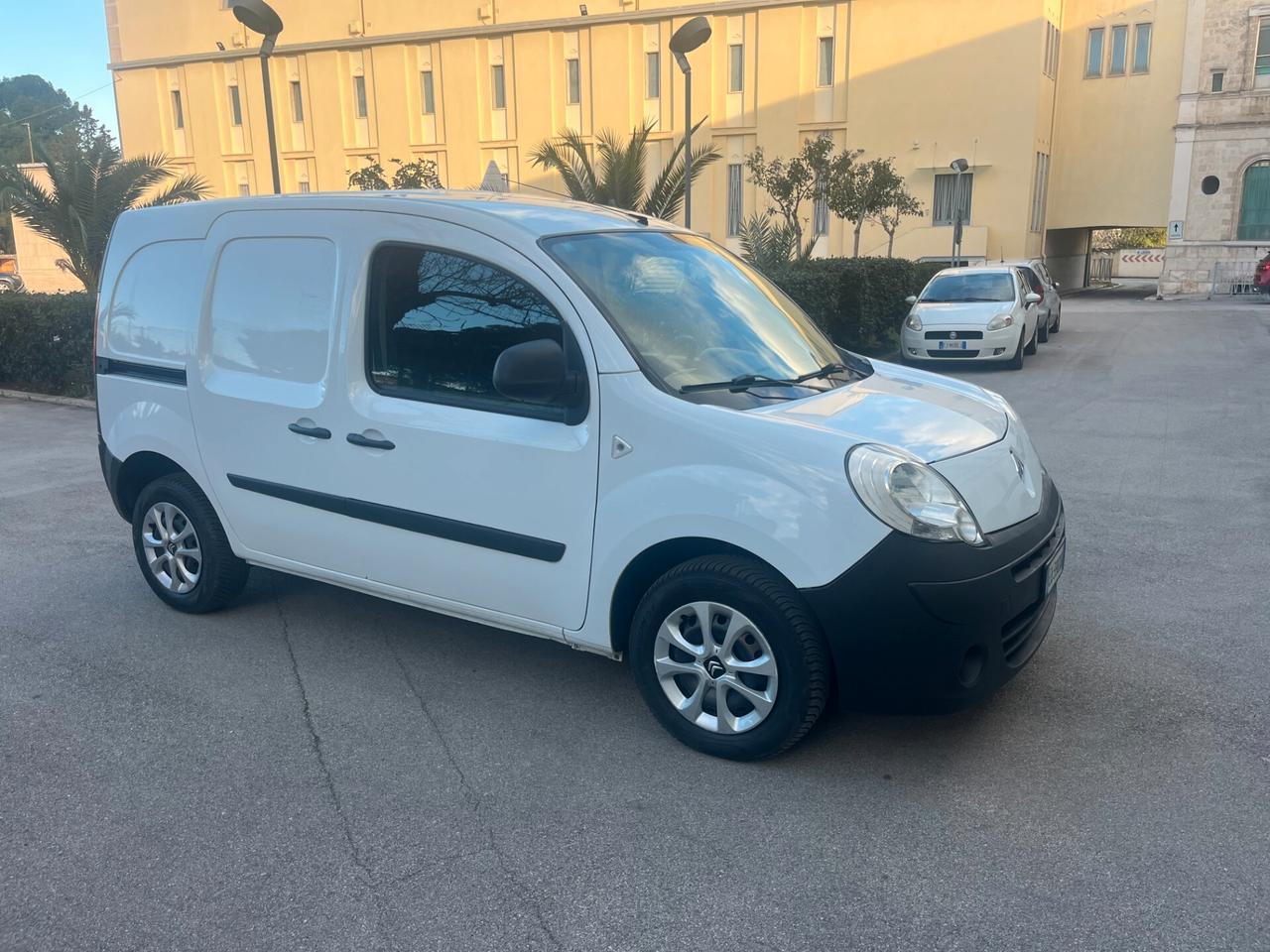 Renault Kangoo 1.5 dCI Cv 70 Km 80,000 Da Vetrina
