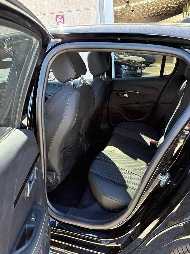 Peugeot 208 motore elettrico 136 CV 5 porte GT