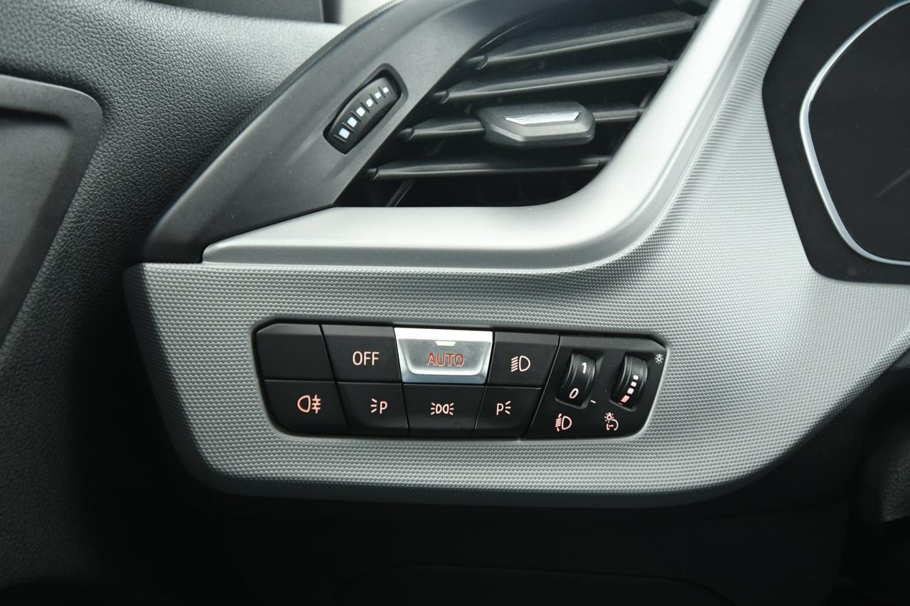 BMW 116d Business Advantage auto APPLE CARPLAY+NEOPATENTATI