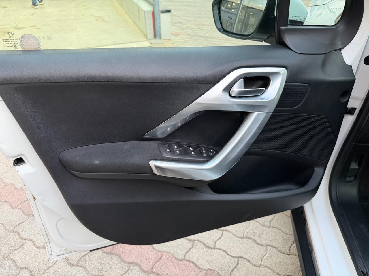 Peugeot 2008 BlueHDi 100 S&S Allure 2020