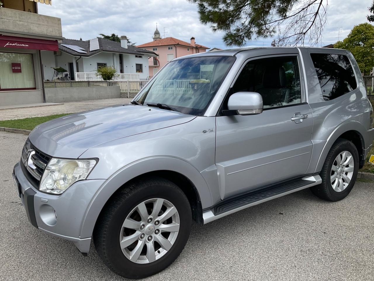 Mitsubishi Pajero 3.2 DI-D 16V 3p. Intense DPF