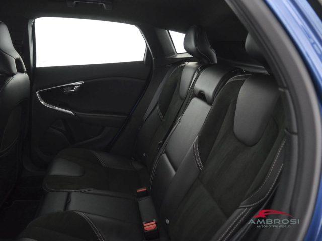 VOLVO V40 D2 R-design