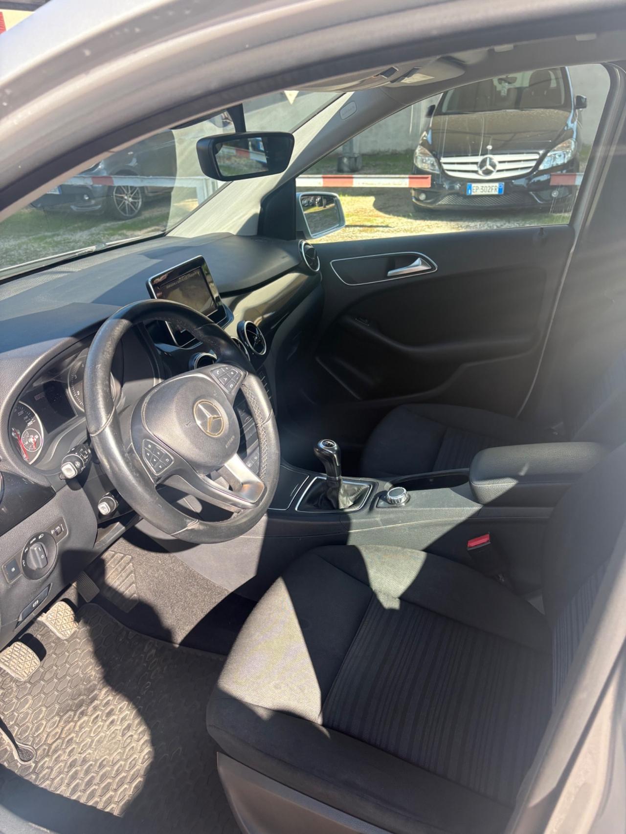 Mercedes-benz B 180 d Premium