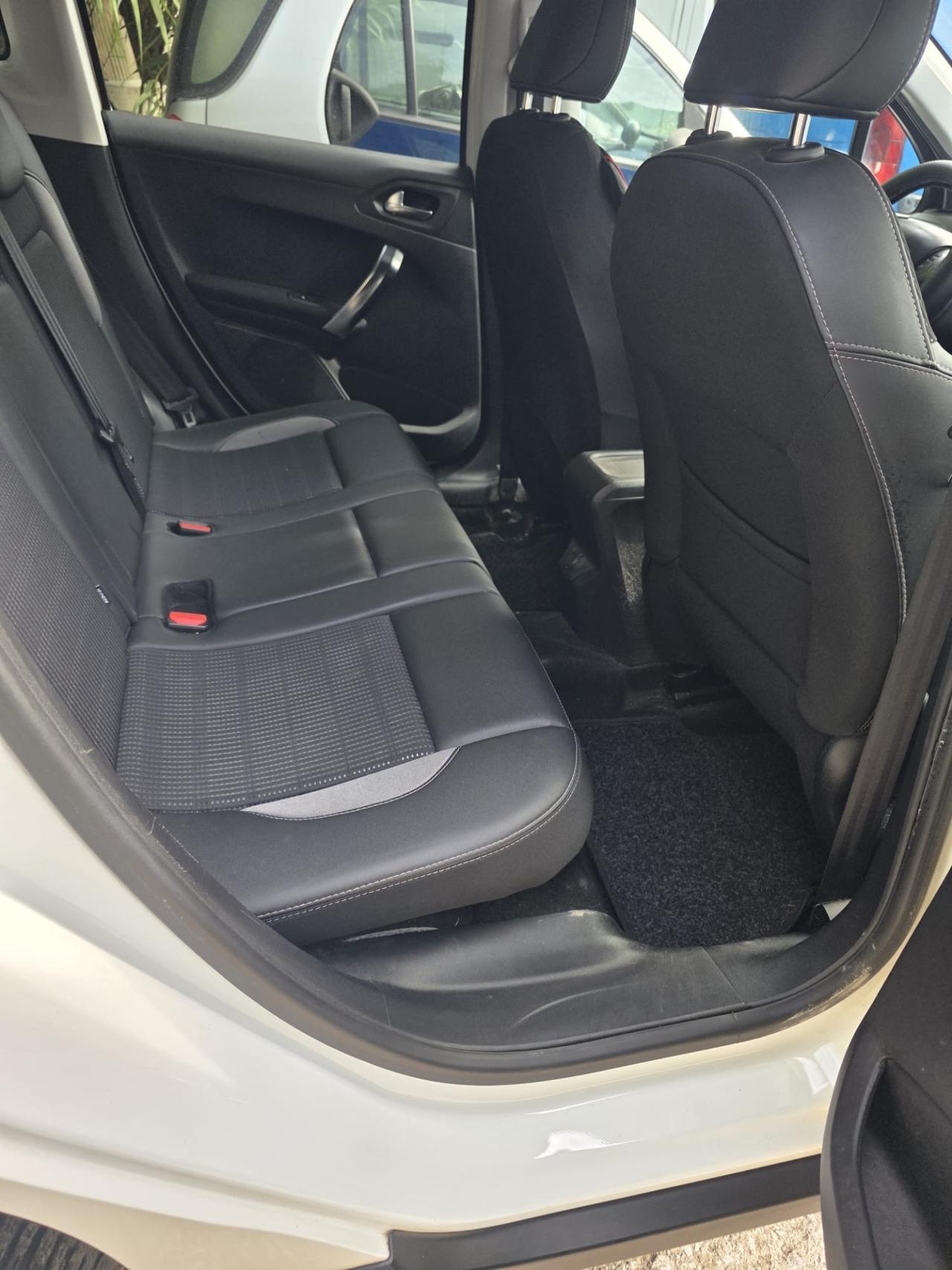 Peugeot 2008 BlueHDi 100 Allure 2015