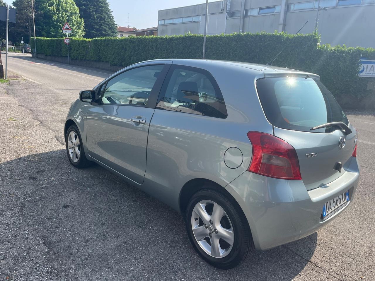 Toyota Yaris 1.3 3 porte/cambio è semiautomatico