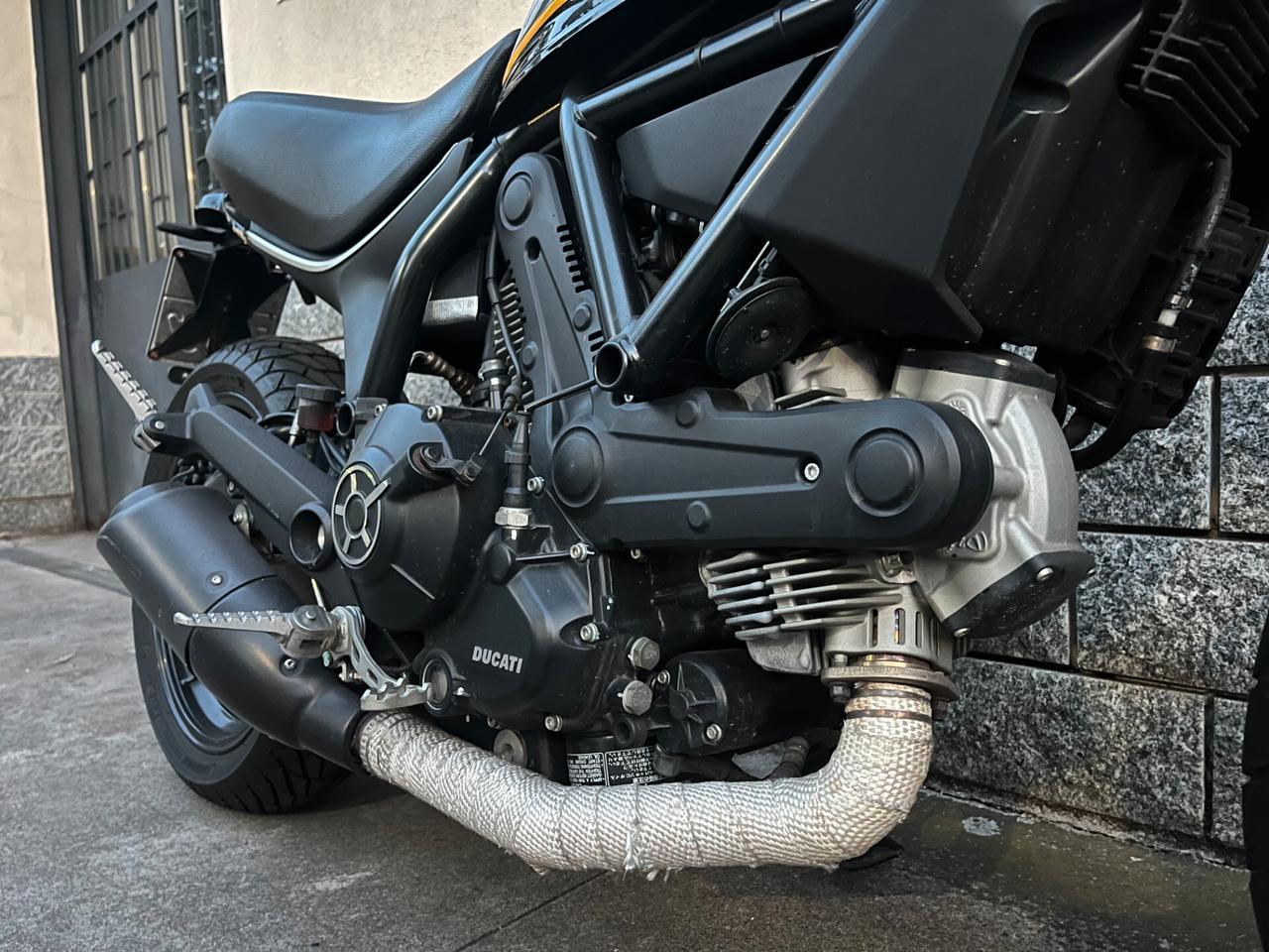 DUCAT SCRAMBLER SIXTY 2 400CC A2 - 2019 - BASSO CHILOMETRAGGIO