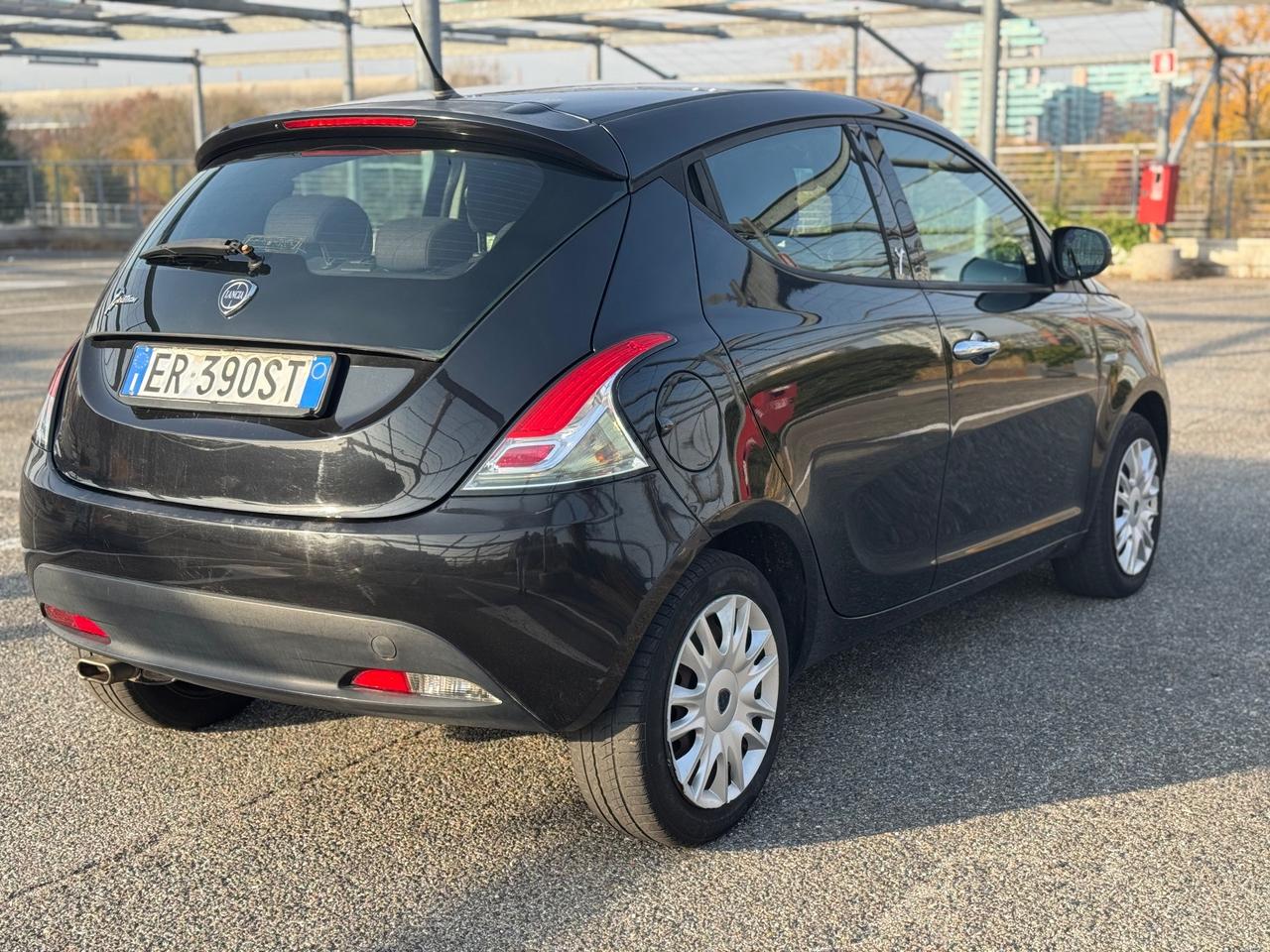 Lancia Ypsilon 1.2 69 CV 5 porte S&S Platinum