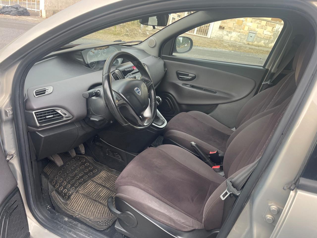 Lancia Ypsilon 1.3 MJT 16V 95 CV 5 porte