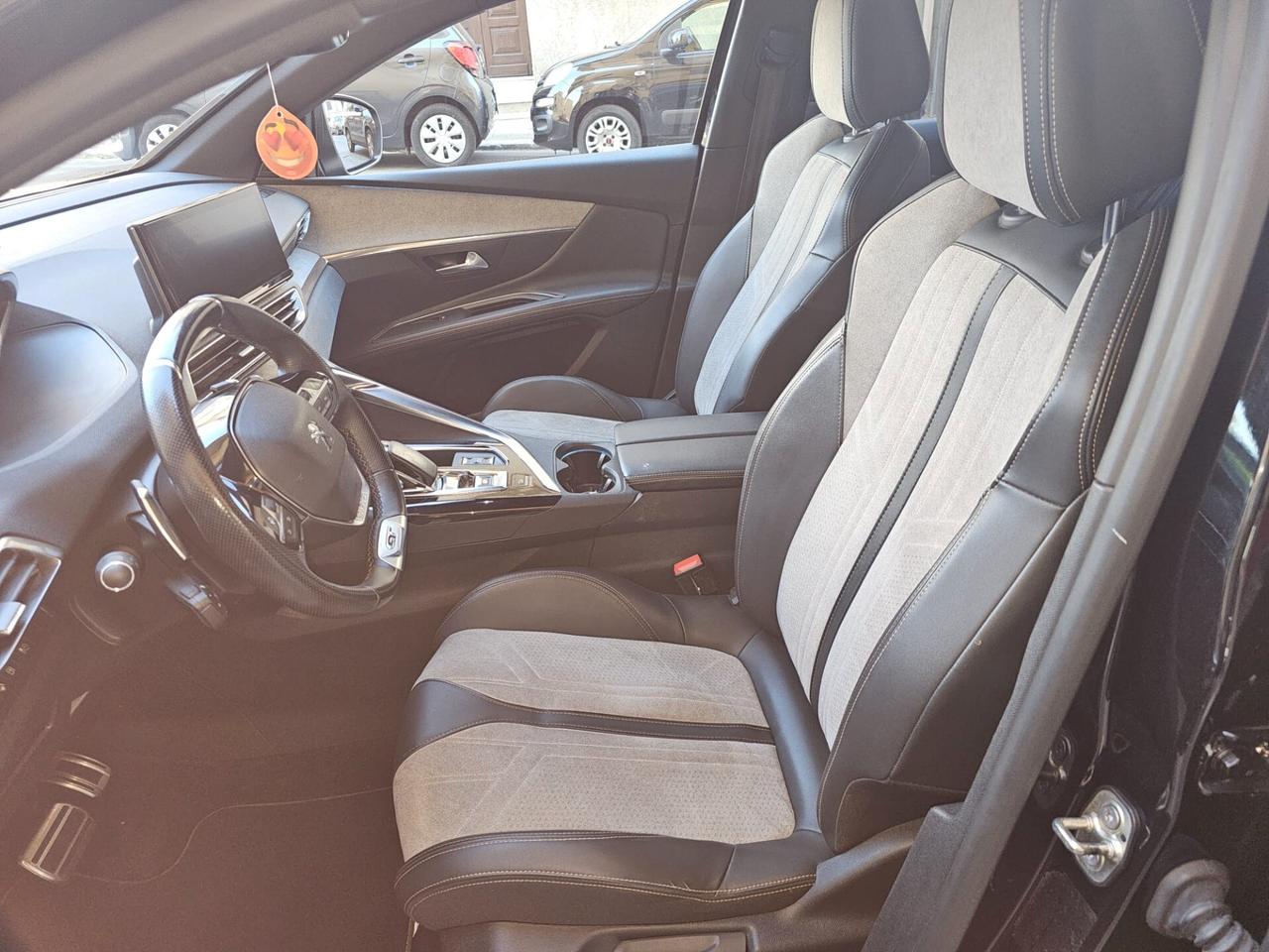 Peugeot 3008 Hybrid4 300 e-EAT8 GT