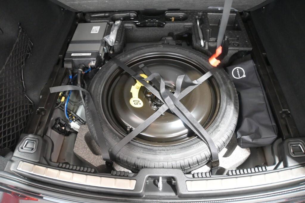 VOLVO XC60 2.0D 197CV B4 (D) AUTOMATIC CORE ( FARI LED - COCKPIT - CRUISE - CARPLAY - PDC - TELECAMERA POST. - CERCHI 18 ) KM 18000