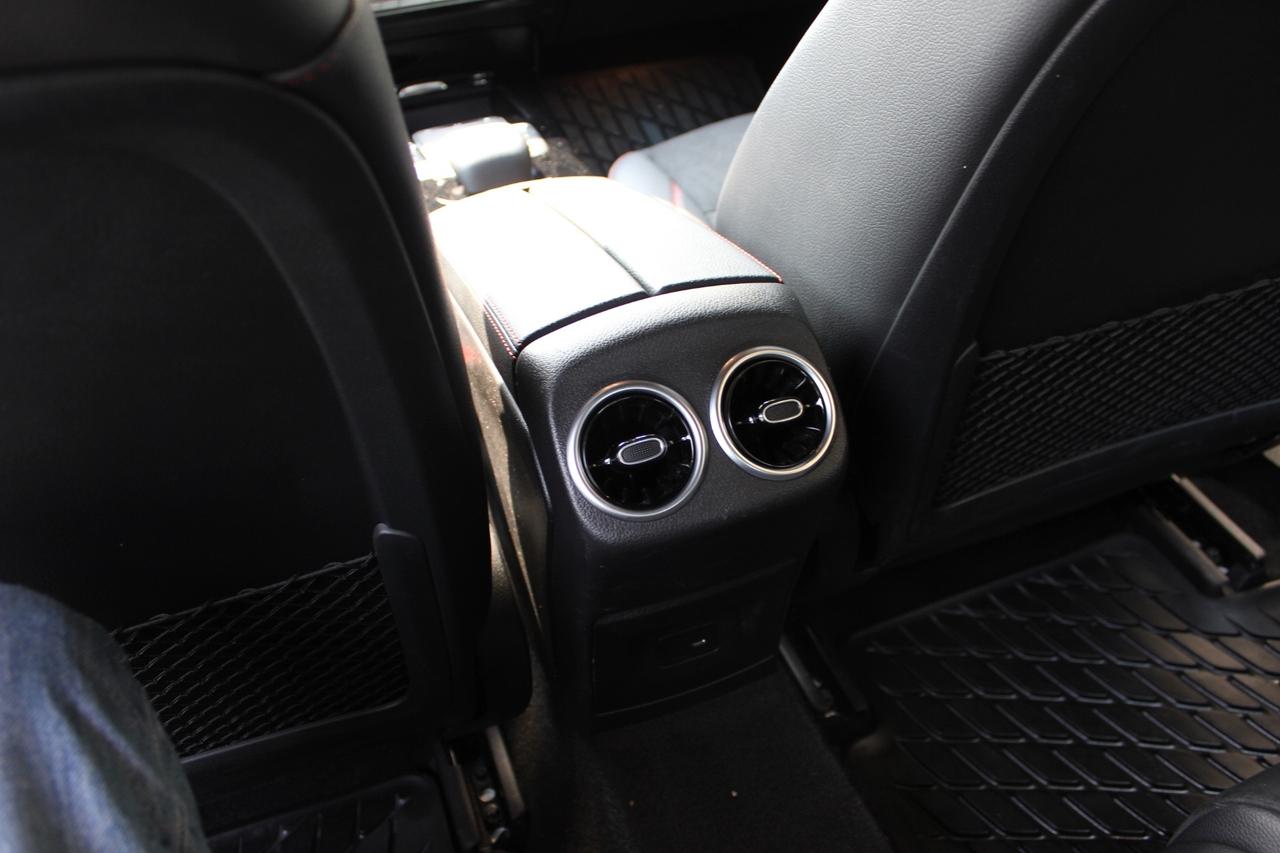 MERCEDES-BENZ A 180 AUTOMATIC BUSINESS AMG 7G-DCT TELECAMERA - NAVY