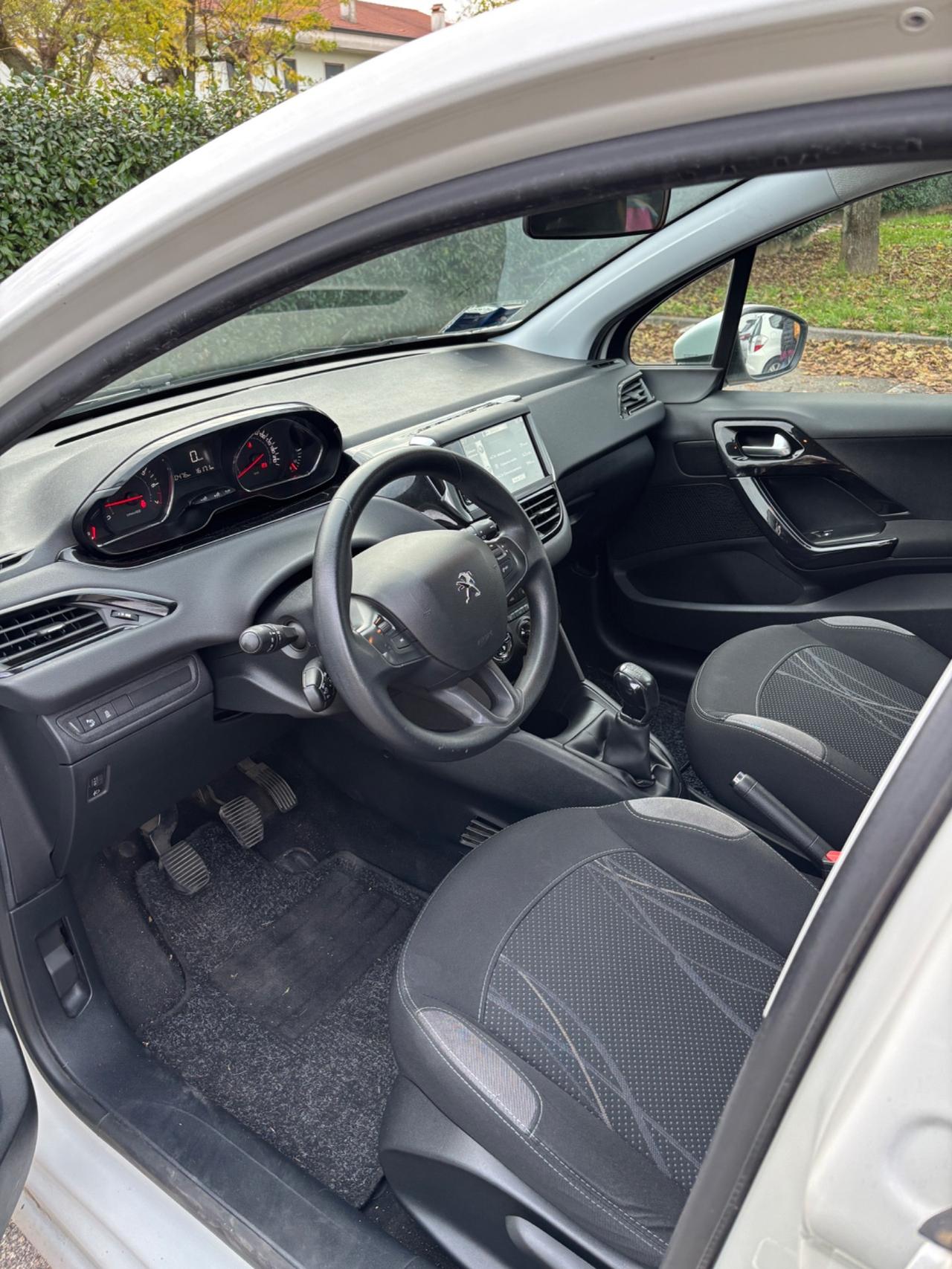 Peugeot 208 con soli 80000