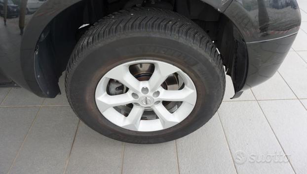 NISSAN Pathfinder 2.5 dCi LE