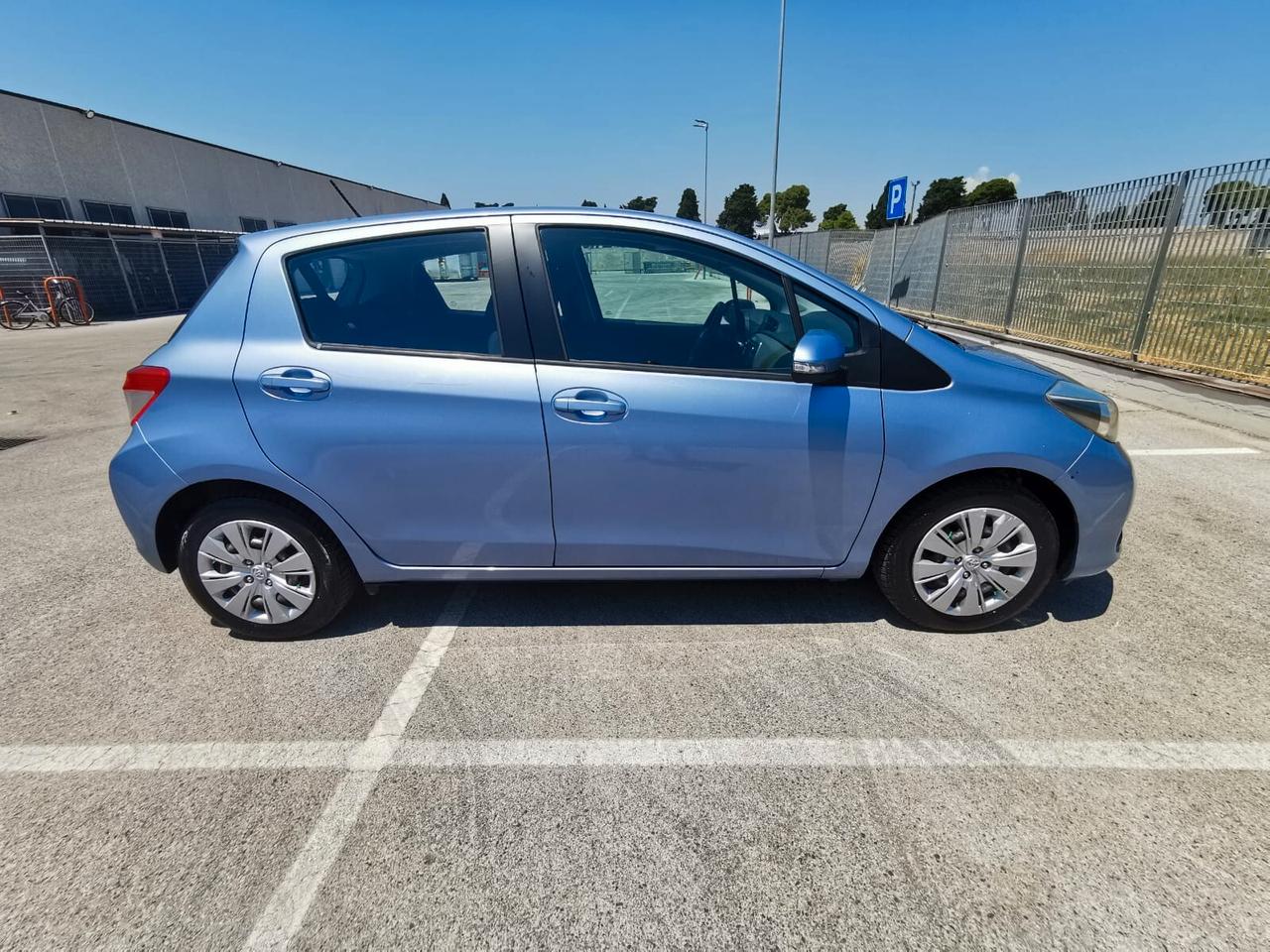 Toyota Yaris 1.0 5 porte Lounge 2013