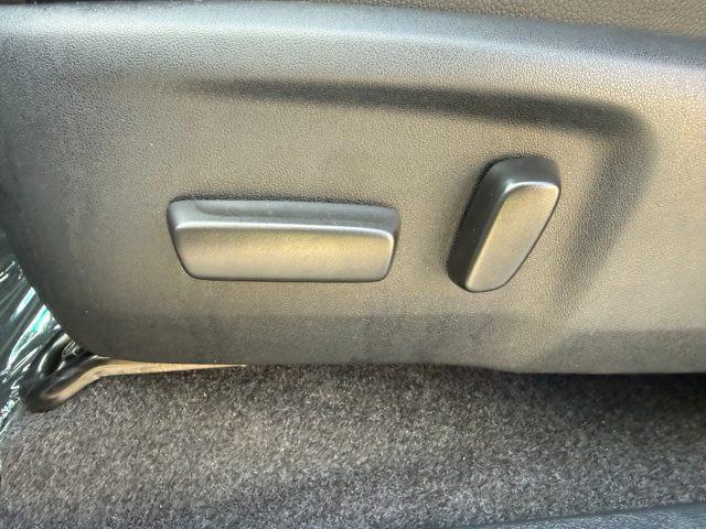 TOYOTA Hilux 2.8 D A/T 4WD Double Cab Invincible IVA ESPOSTA