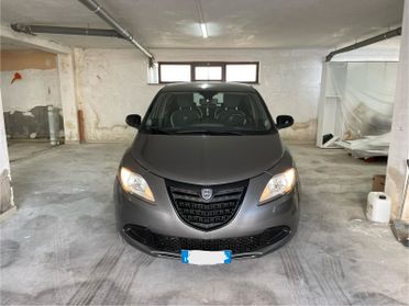 Lancia Ypsilon 0.9 TwinAir 85 CV 5 porte Metano Ecochic Silver