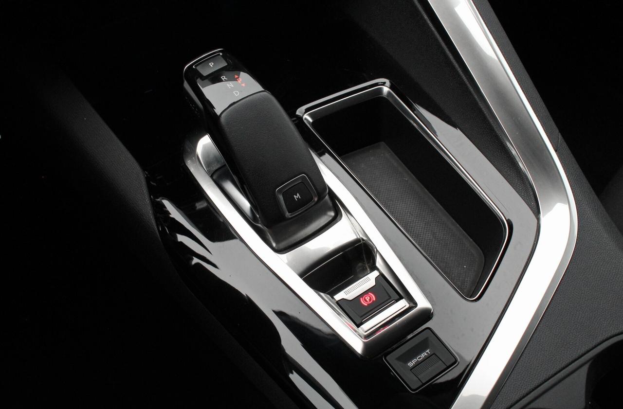 Peugeot 3008 BlueHDi 130 S&S EAT8 Business