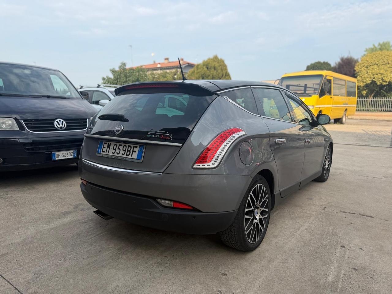 Lancia delta 1.6 diesel automatico anno 2012 km 247.000 ok neopatentati