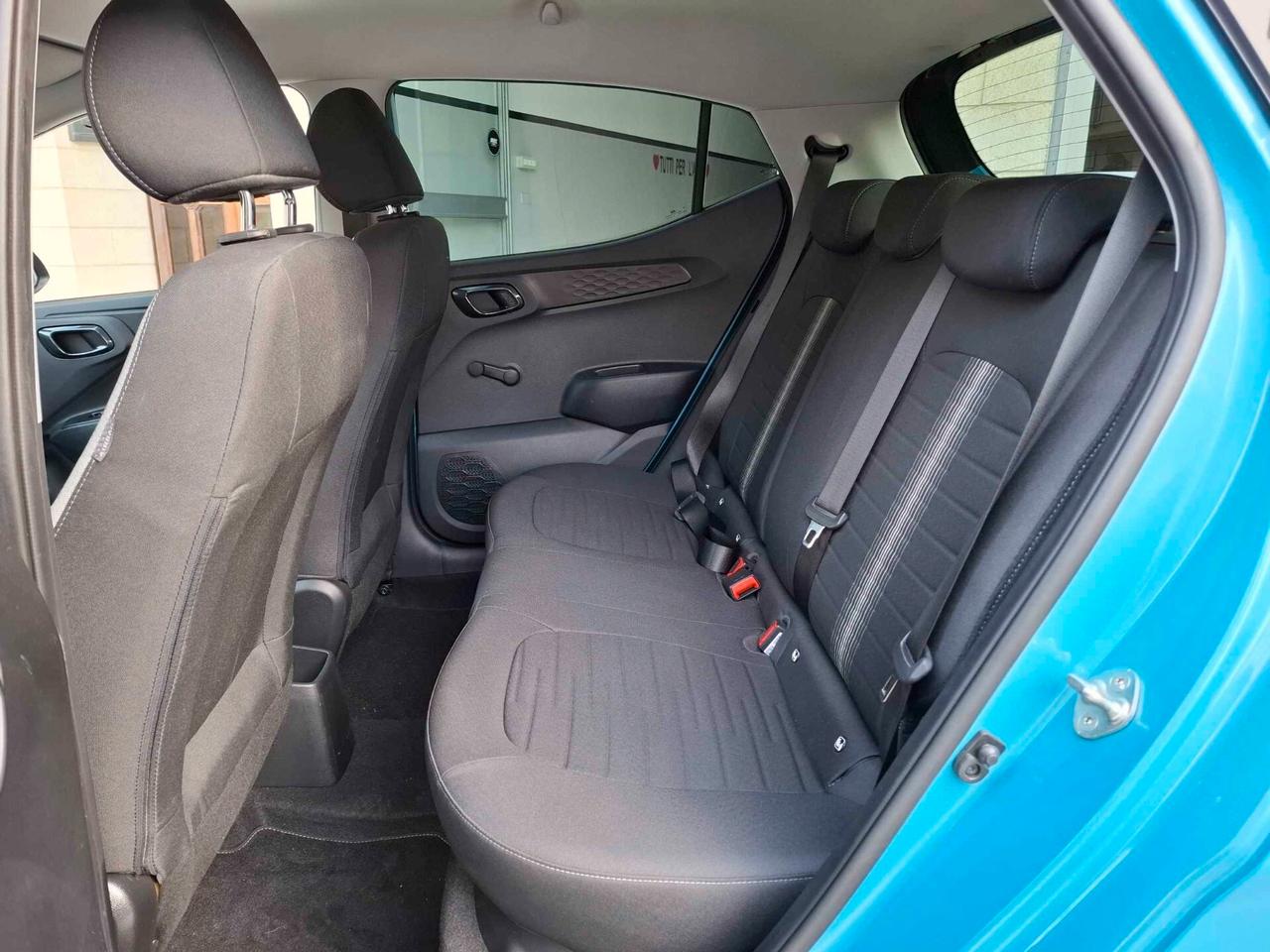 Hyundai i10 1.0 BENZINA - 2022 BICOLORE