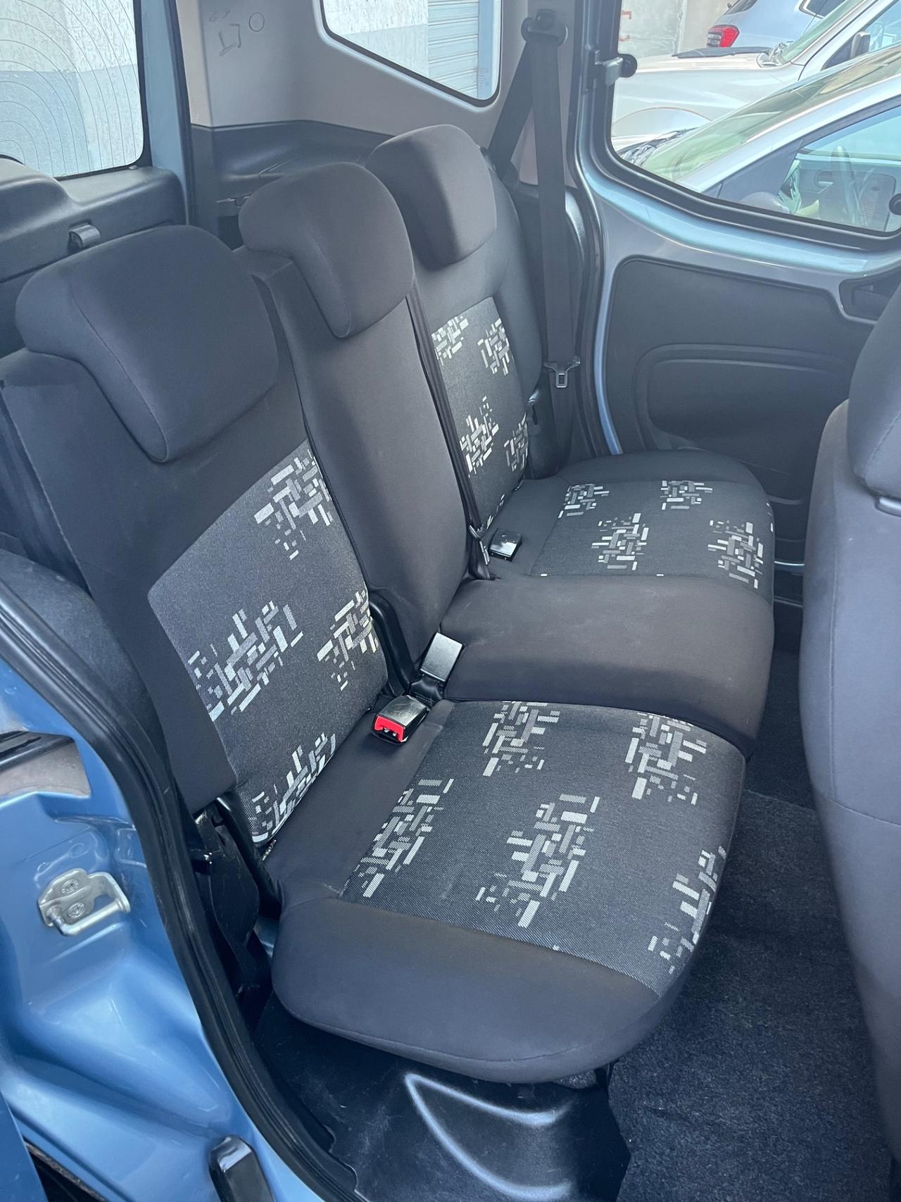 FIAT QUBO FULL OPTIONAL CON I POSTI 2015