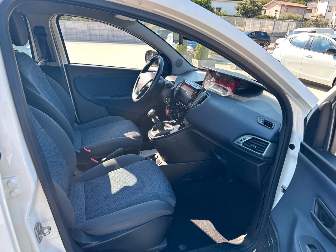 Lancia Ypsilon 1.0 FireFly 5 porte S&S Hybrid Gold