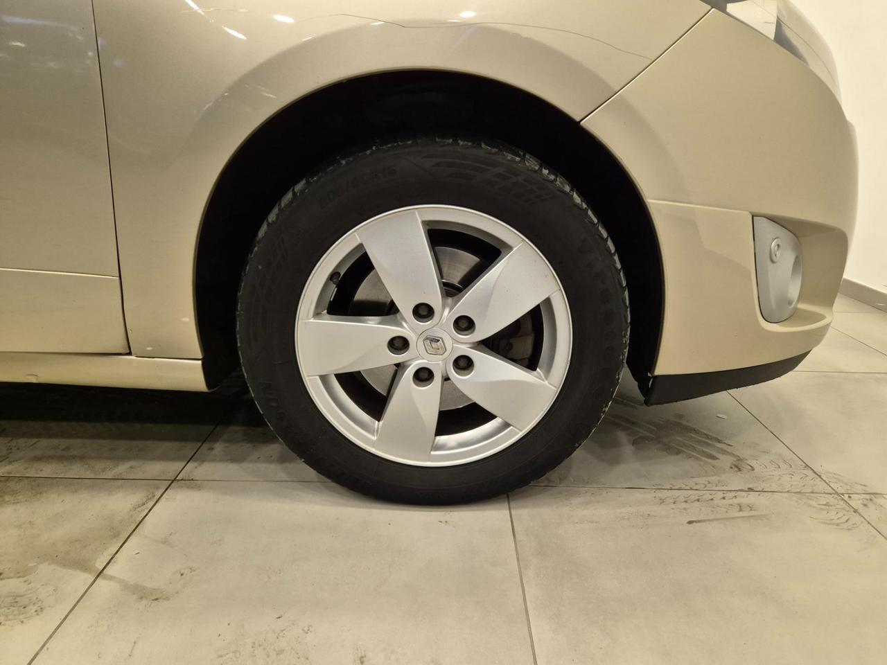 Renault Scenic 1.9 dci Dynamique TomTom 7 POSTI - NEOPATENTATI - Cam - Cruise/Lim