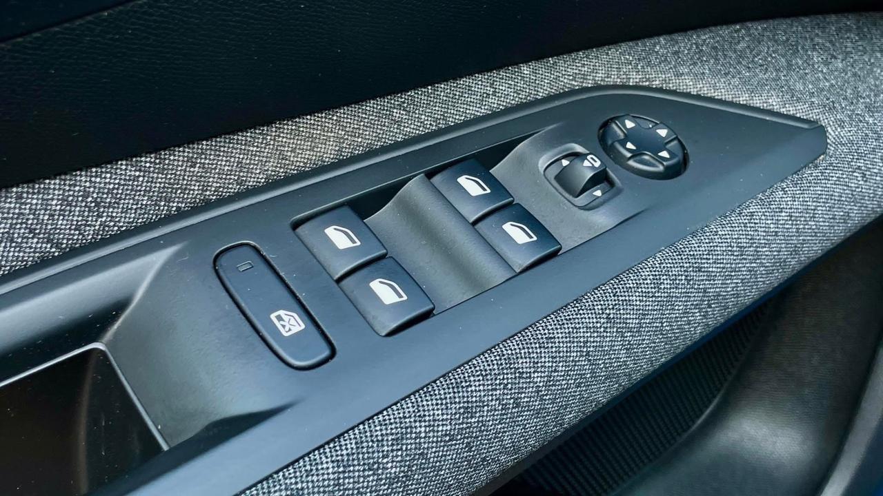 PEUGEOT 3008 1.5 BLUEHDI ACTIVE BUSINESS 131CV - FULL LED, VIRTUAL COCKPIT, NEOPATENTATI