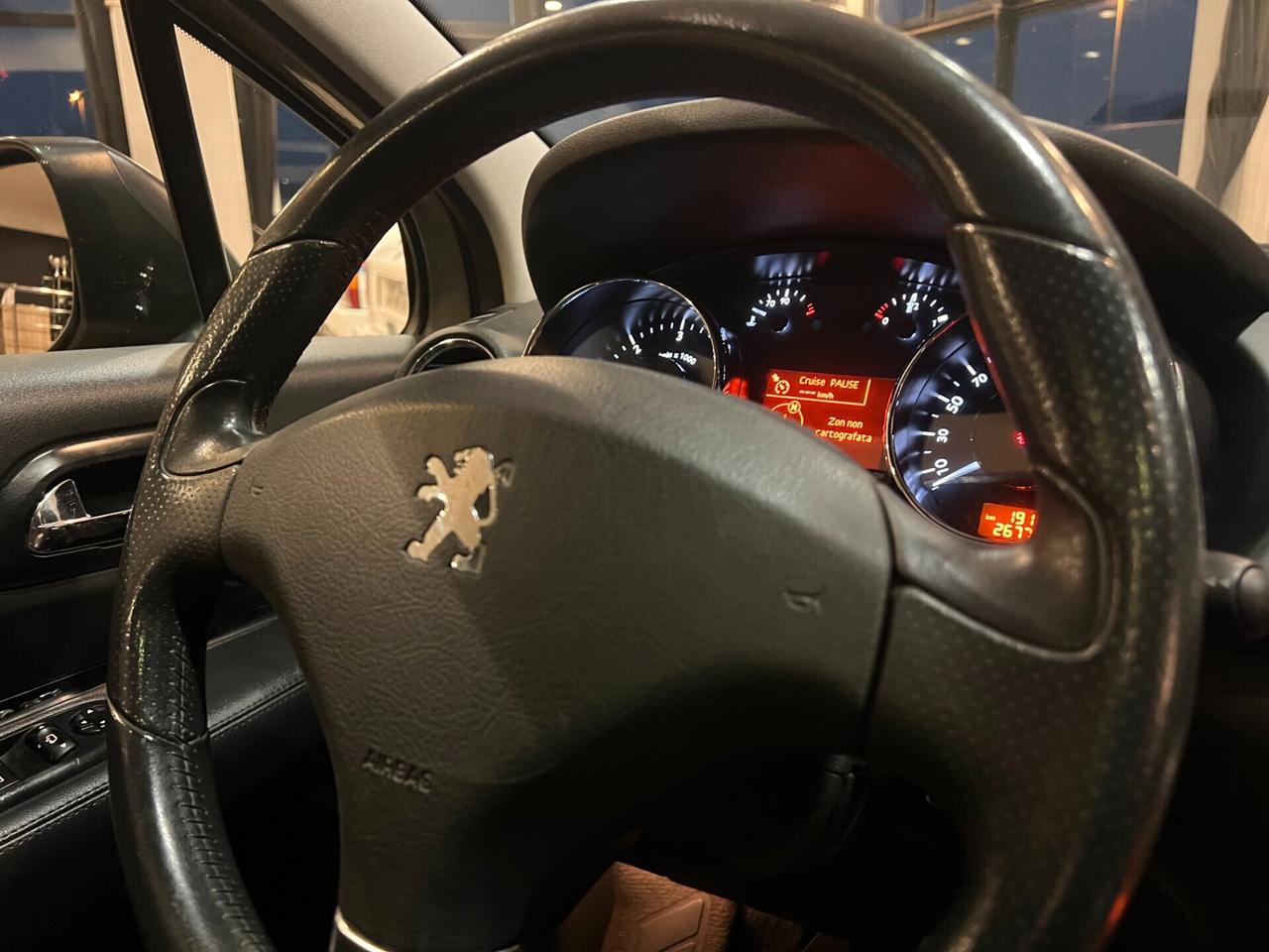 Peugeot 3008 1.6 HDi/TETTO+PELLE/UNIPROP