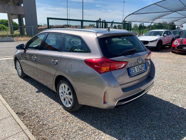 TOYOTA Auris Touring Sports 1.4 D-4D Lounge
