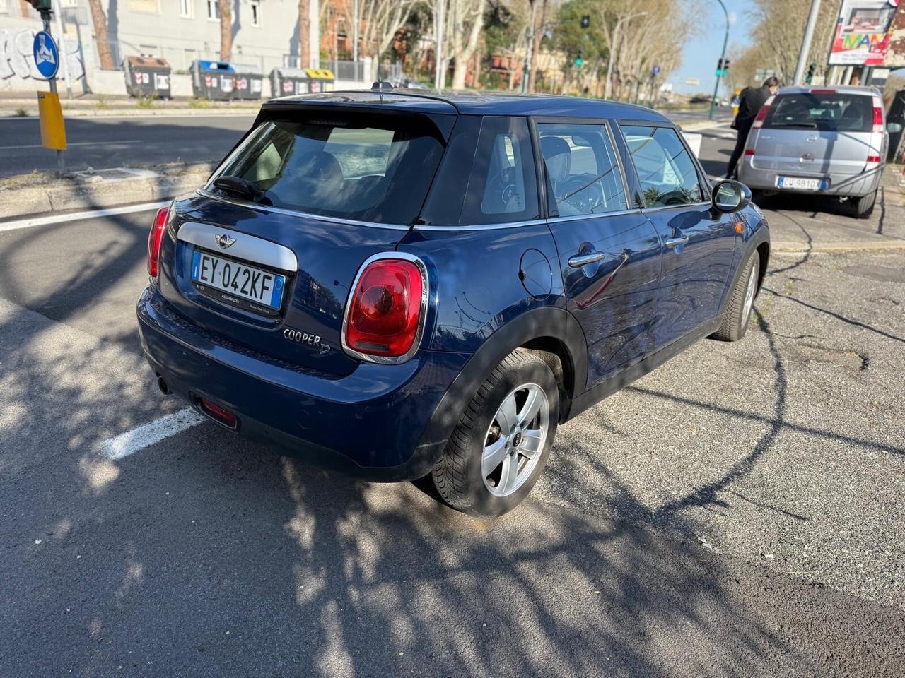 Mini Mini 1.5 Cooper D Business XL Aut. 5 porte Pdc