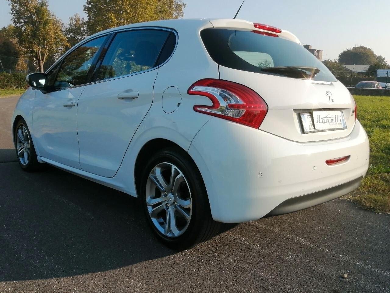 Peugeot 208 1.6 e-HDi 92 CV 5 porte Allure
