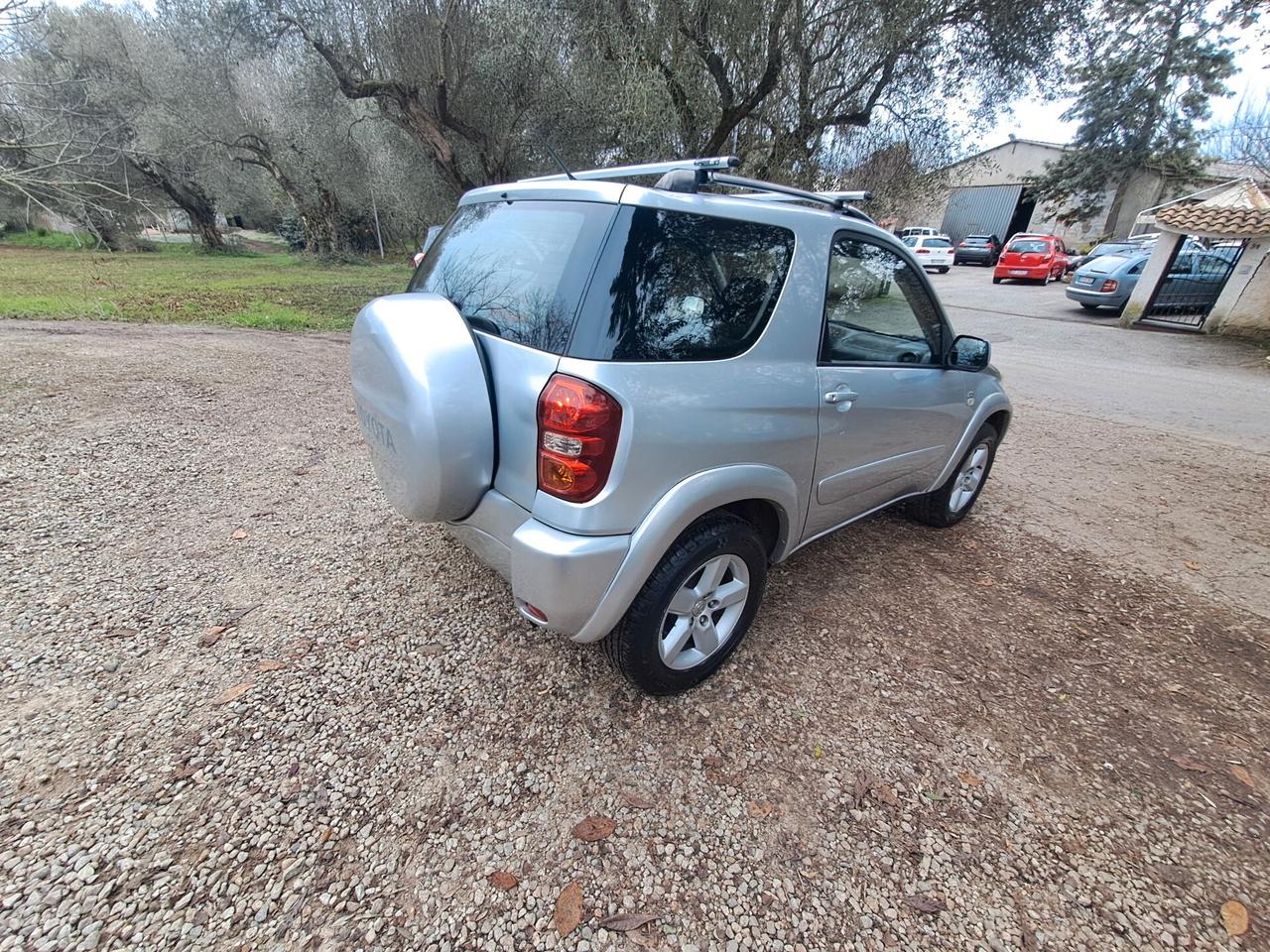 Toyota RAV 4 RAV4 2.0 Tdi D-4D cat 3 porte Sol