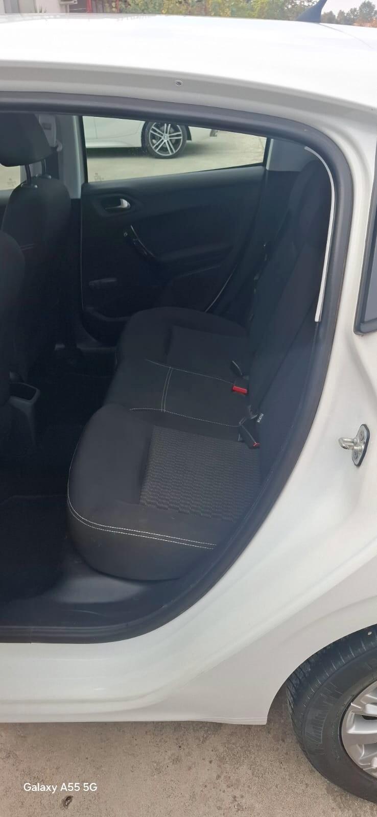 Peugeot 208 PureTech 82 5p. GPL Allure