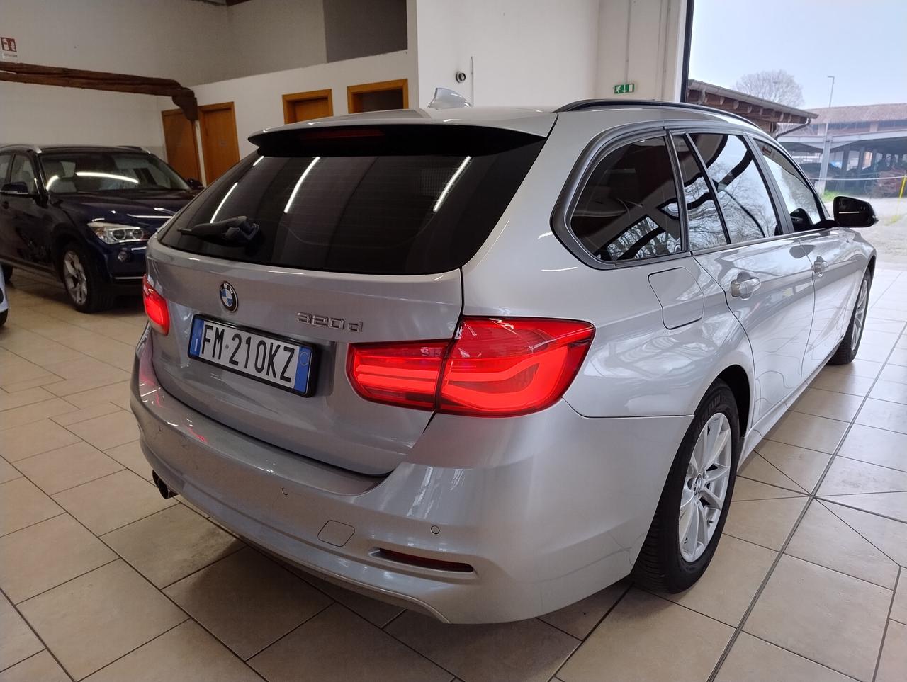 BMW 320d Touring ADVANTAGE aut. - 2017 #LED