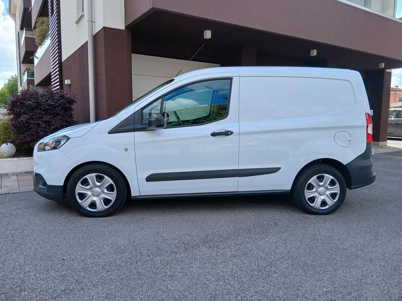 Ford Transit Courier 1.5 Tdci 75 cv solo 11700 km pronta consegna