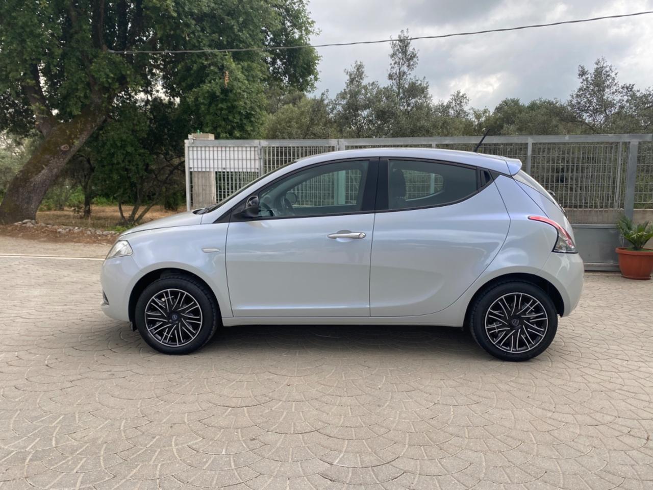 Lancia Ypsilon 1.2 69 CV 5 porte S&S Gold